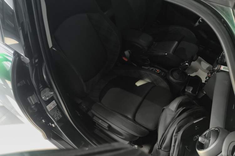 Used  MINI 2018 1.5T COOPER Classic Edition Five-Door Version
