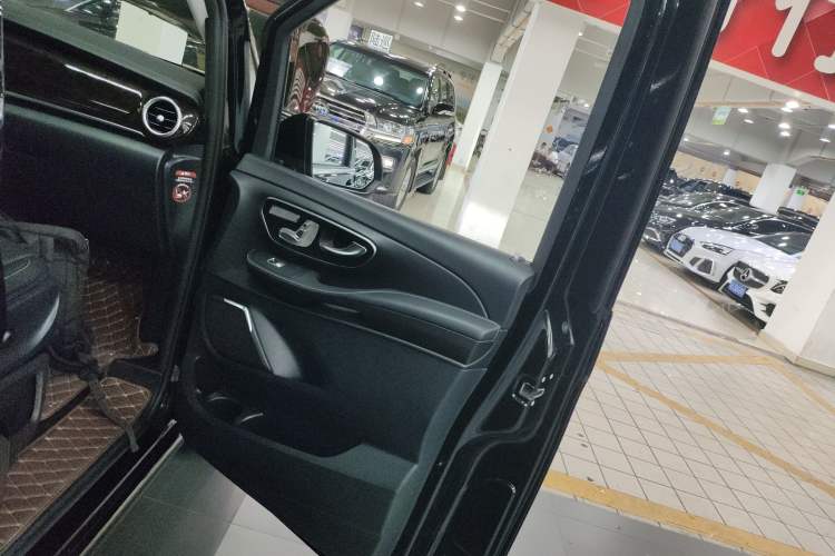 Used Mercedes-Benz V-Class 2018 V 260 Prestige Edition China VI
