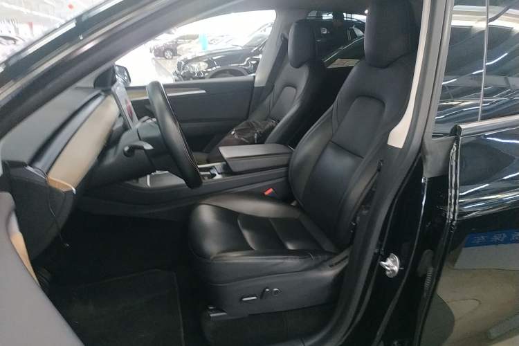 Used Tesla Model Y 2022 Rear-Wheel-Drive Version
