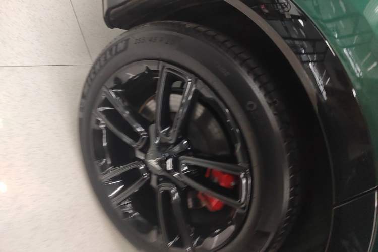 Used VOYAH FREE 2025 318 259 km All-Wheel-Drive Exploration Edition
