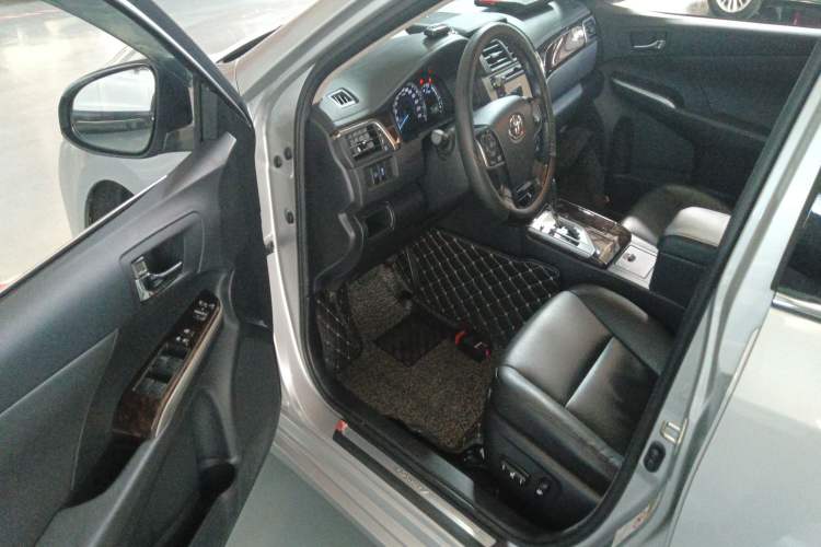 Used Toyota Camry 2015 2.5G Luxury Navigation Edition