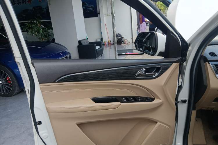 Used Baojun 730 2016 1.5L Manual Comfort Version 7 Seats China V Emission Standard
