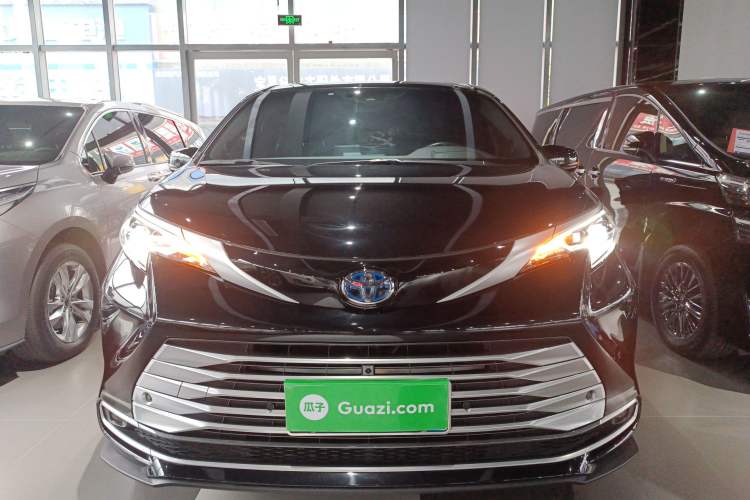 Used Toyota Sienna 2023 2.5L Hybrid Platinum Edition