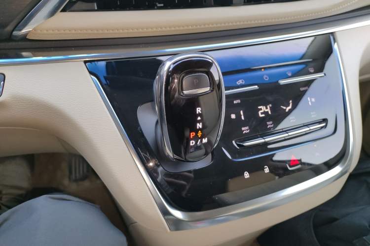 Used Buick GL8 2023 Facelifted Land Cruiser Executive Luxury Version