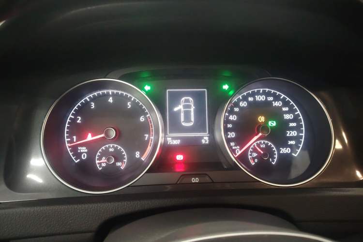 Used Volkswagen Golf 2017 1.6L Automatic Comfort Million-Vehicle Anniversary Edition
