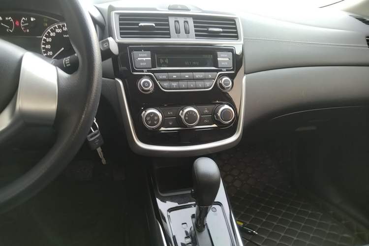 Used Nissan Tiida 2020 1.6L CVT Cool Edition
