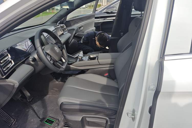 Used BYD Qin L 2025 DM-i Smart Drive 80KM Leading Model
