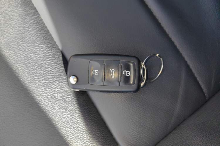 Used Volkswagen Lavida 2015 1.6L Automatic Comfort Edition
