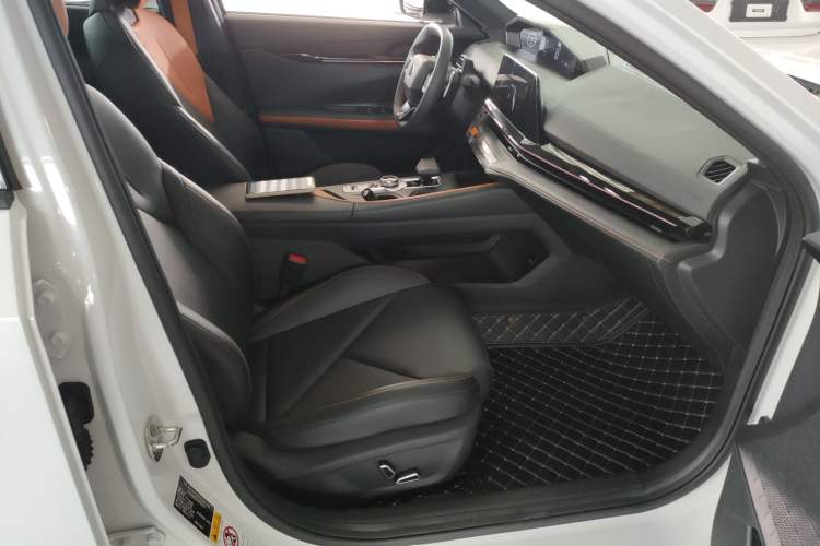 Used Changan UNI-V 2022 1.5T Prestige Version