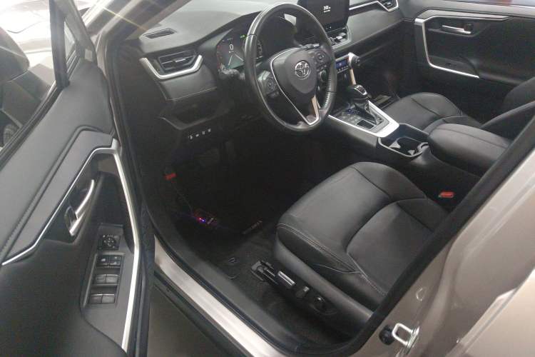 Used Toyota Wildlander 2023 2.0L CVT Four-Wheel Drive Luxury PLUS Edition
