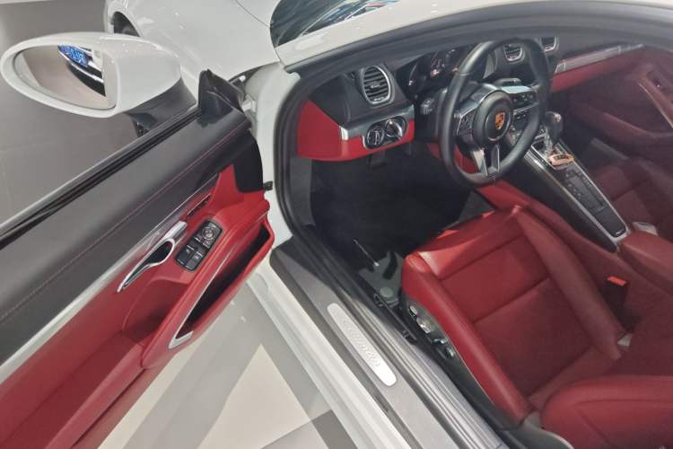 Used Porsche 718 2016 Cayman 2.0T
