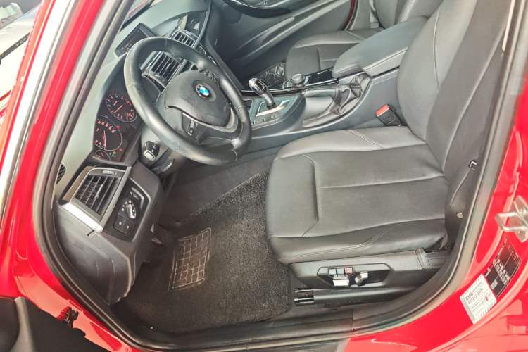 Used BMW 3 Series 2016 320Li Ambition Model
