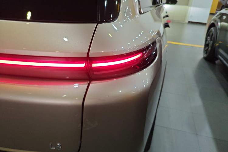 Used Li Auto L8 2023 Pro Model
