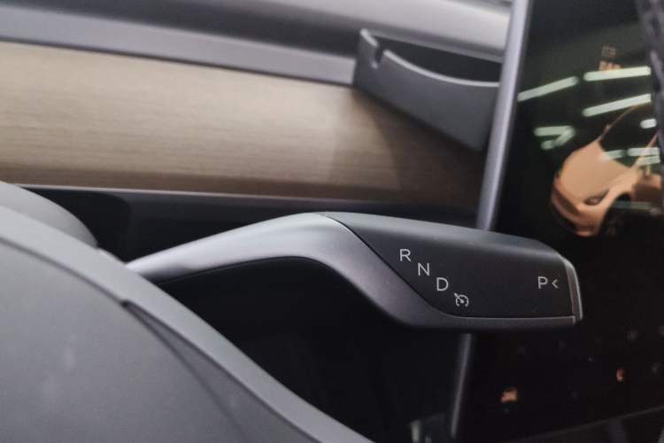 Used Tesla Model Y 2022 Long-Range All-Wheel-Drive Version