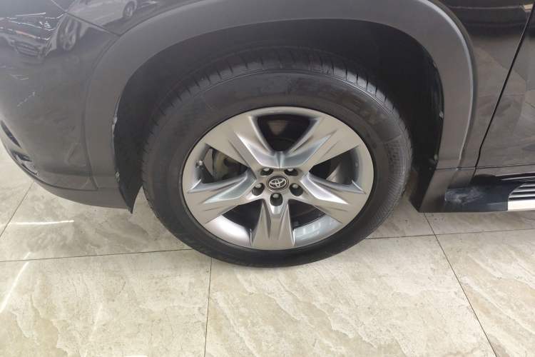 Used Toyota Highlander 2018 2.0T Four-Wheel Drive Luxury Version 7 Seats China VI Standard
