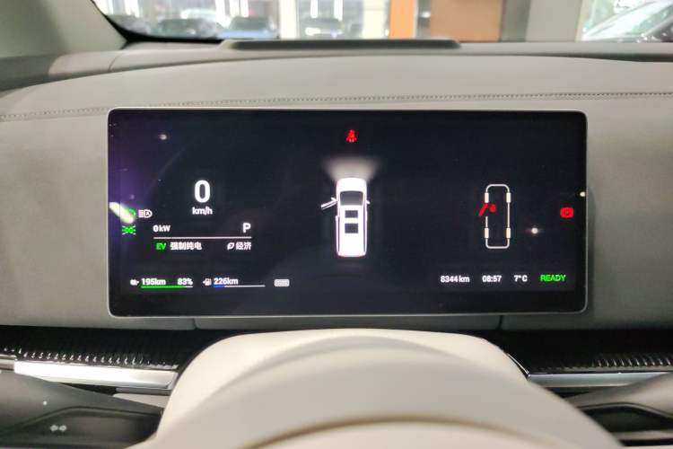 Used VOYAH Dream 2025 PHEV Four-Wheel Drive Prestige Kunpeng Edition