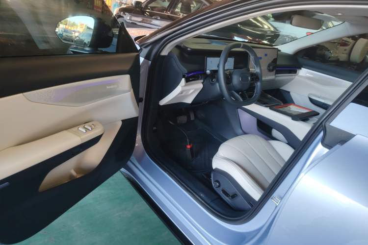 Used Lynk & Co 07 2024 EM-P 126 Long-Range Halo
