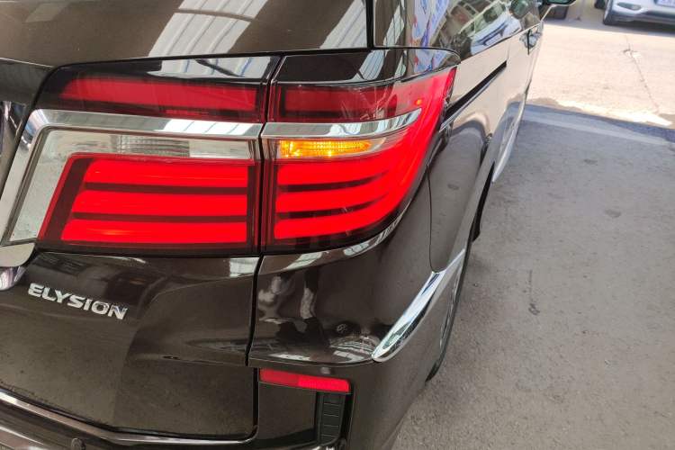 Used Honda Elysion 2016 2.4L Luxury Edition
