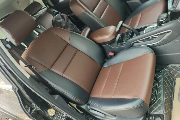 Used JMC Yusheng S350 2016 2.0T Automatic 2WD Gasoline Luxury Version with Sunroof 7 Seats
