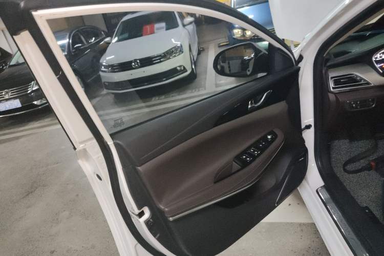 Used Changan Raeton CC 2018 1.5T Automatic Haoya Model China V Standard
