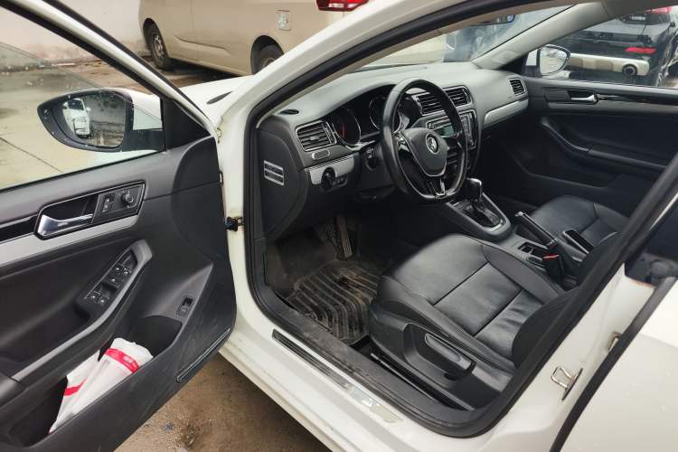 Used Volkswagen Sagitar 2015 230TSI Automatic Comfort Version