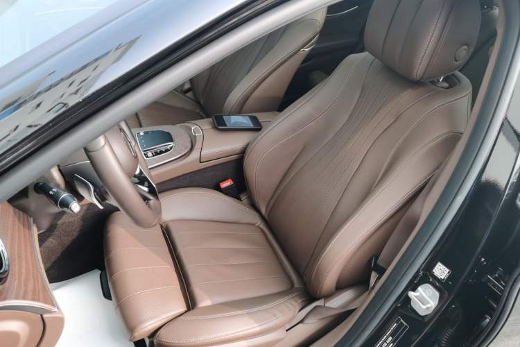 Used Mercedes-Benz E-Class 2023 Facelift E 260 L
