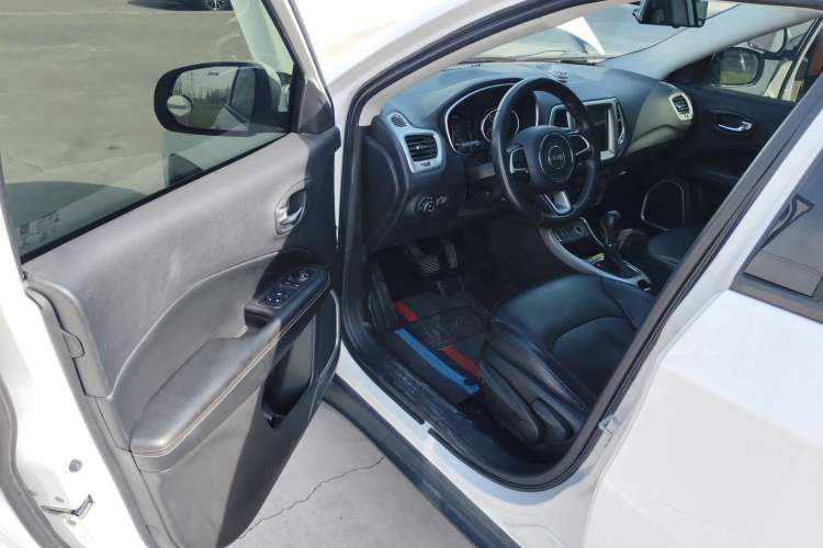 Used  Compass 2017 200T Automatic Family Edition
