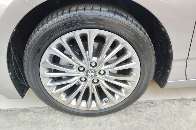 Used Toyota Avalon 2019 Dual-Engine 2.5L XLE Prestige Version China VI Standard