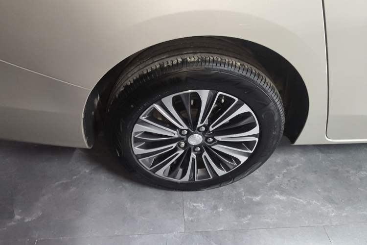 Used Buick GL8 2021 ES Landtrek 653T Luxury Model
