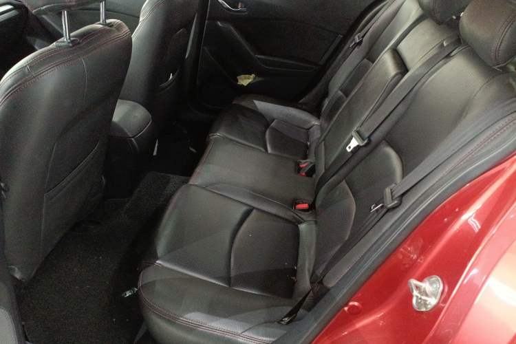 Used Mazda Mazda 3 Axela 2016 Hatchback 1.5L Automatic Luxury Model