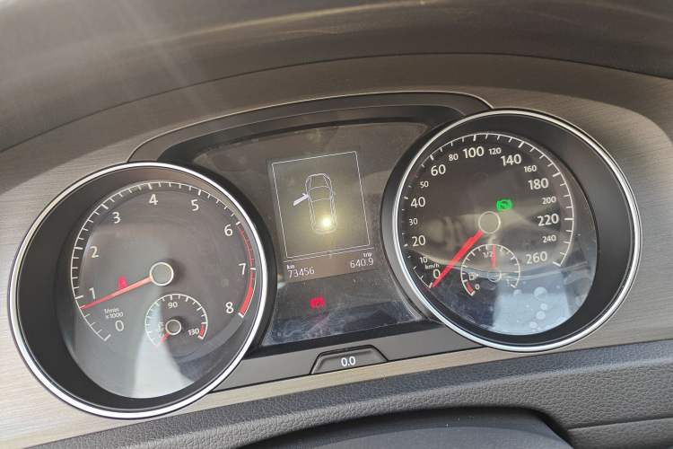 Used Volkswagen Golf 2014 1.4TSI Automatic Luxury Model
