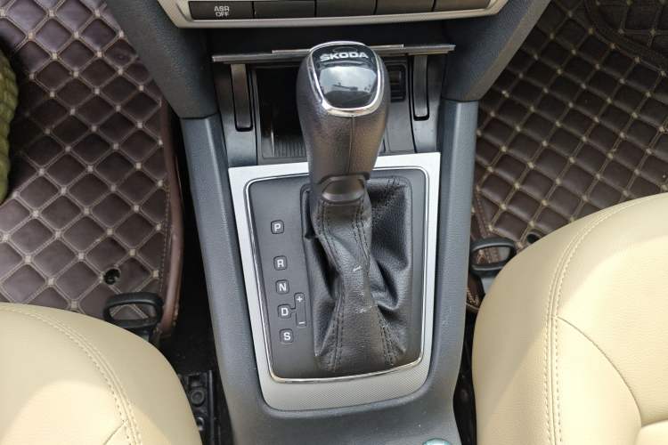 Used Skoda Octavia 2015 Classic Model 1.6L Automatic Yijie Version
