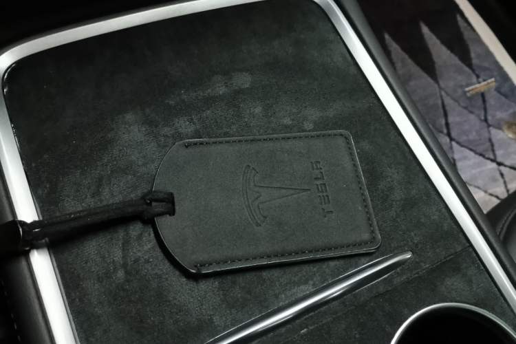 Used Tesla Model Y 2023 Long-Range All-Wheel-Drive Version