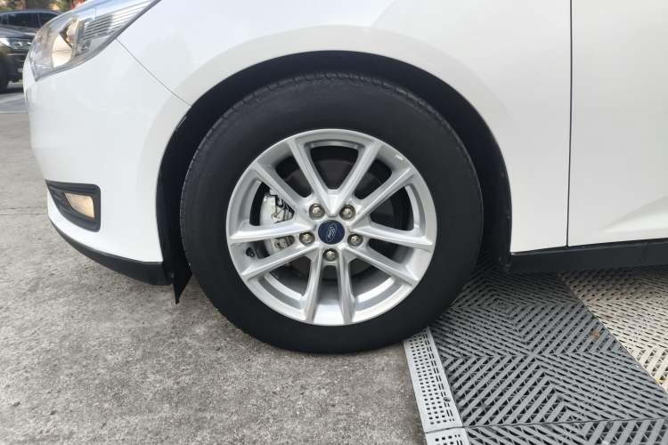 Used Ford Focus 2018 Hatchback Classic 1.6L Automatic Trendy SmartDrive Edition
