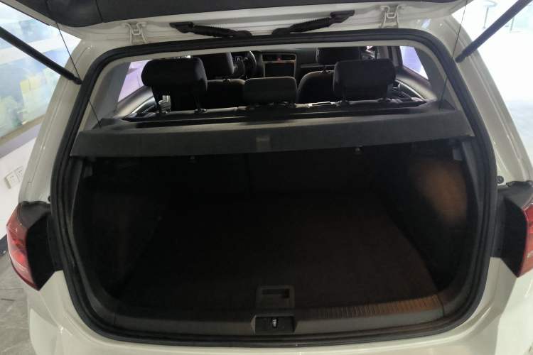 Used Volkswagen Golf 2016 230TSI Automatic Comfort Version
