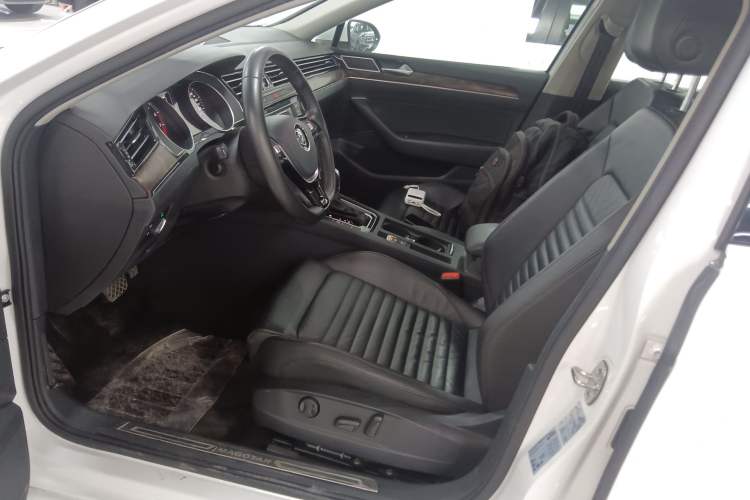 Used Volkswagen Magotan 2018 Facelift 330TSI DSG Luxury Model
