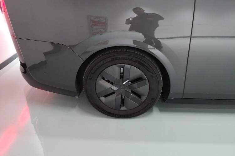 Used Li Auto MEGA 2024 Ultra Model
