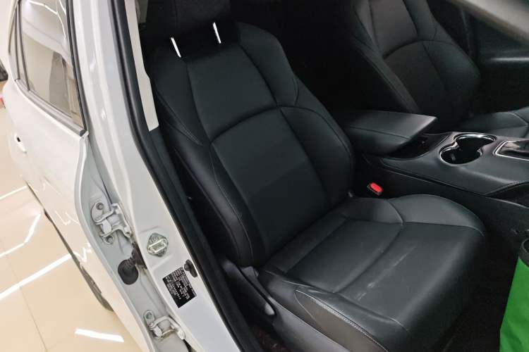 Used Toyota Venza 2022 Dual-Engine 2.5L CVT Two-Wheel Drive Luxury Edition
