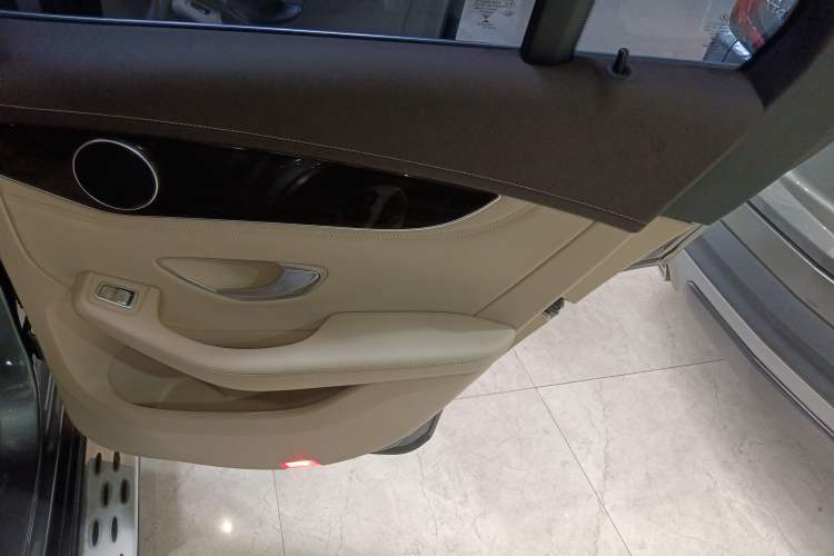 Used Mercedes-Benz GLC 2016 GLC 260 4MATIC Luxury Model
