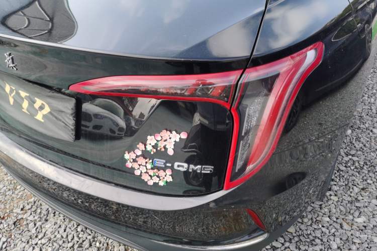 Used Hongqi E-QM5 2022 431 km Charge & Enjoy Edition
