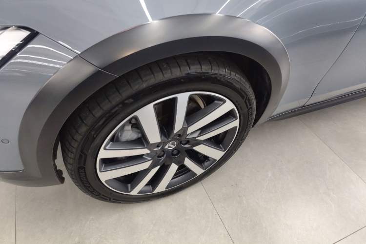 Used Volvo V90 2022 Cross Country B5 AWD Prestige Edition
