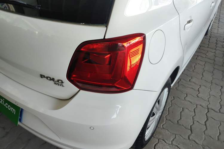 Used Volkswagen Polo 2016 1.6L Automatic Comfort Model
