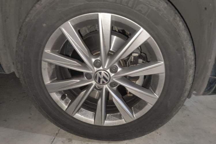 Used Volkswagen Tiguan L 2017 300TSI Automatic Two-Wheel Drive Silk Road Comfort Edition