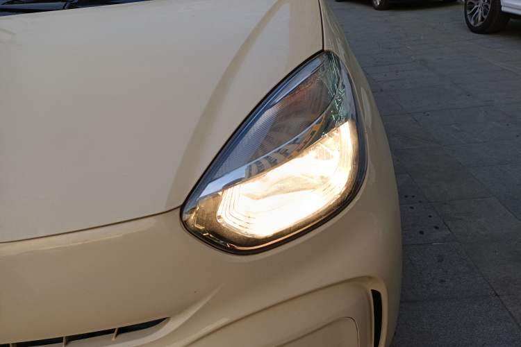 Used Roewe Clever 2021 302 km New Four-Seater Super-Efficient Version