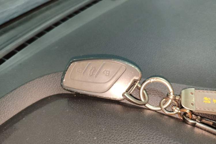 Used Roewe i5 2020 1.5L Automatic 4G Connect Luxury Flagship Edition
