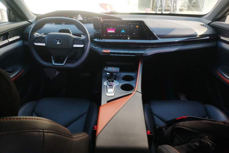 Used Changan UNI-V 2022 1.5T Prestige Version
