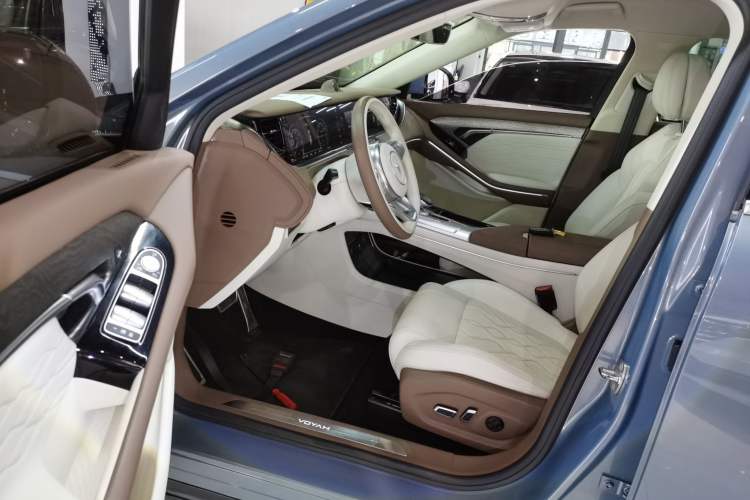 Used VOYAH FREE 2021 Four-Wheel Drive Standard Range-Extended Exclusive Luxury Package
