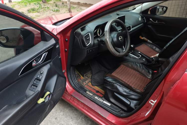 Used Mazda Mazda 3 Axela 2016 Sedan 1.5L Automatic Luxury Model