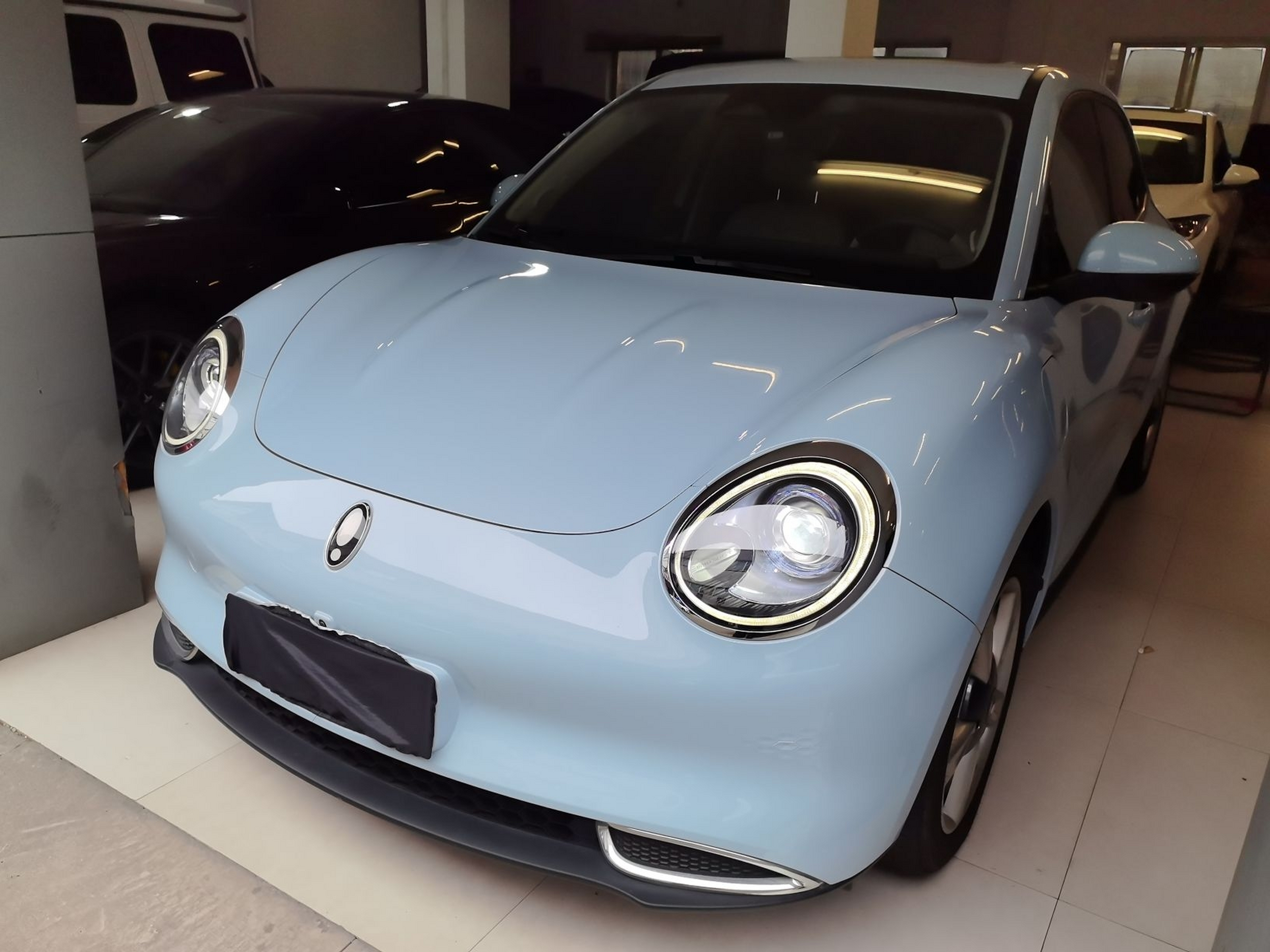 Под передней частью автомобиля