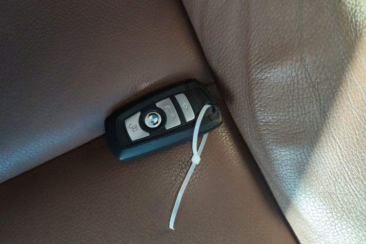 Used BMW 5 Series 2014 520i Elegant Edition
